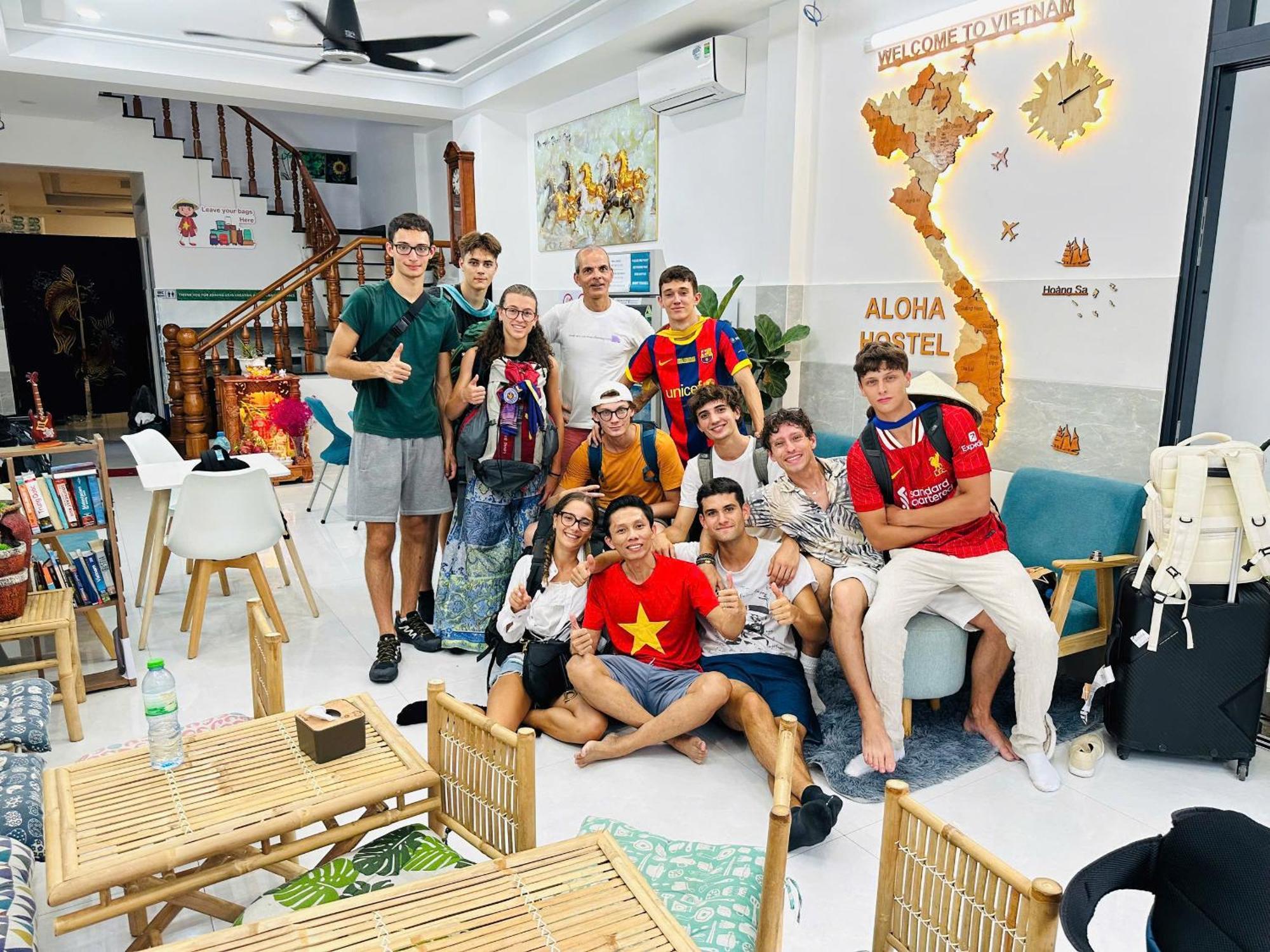 Aloha Saigon Premium Hostel By Local Travel Experts - Newly Opened, Less-Touristy Location, Spacious Rooms, Glass Shower Bathroom, Free Breakfast & Walking Tour Хошимин Экстерьер фото